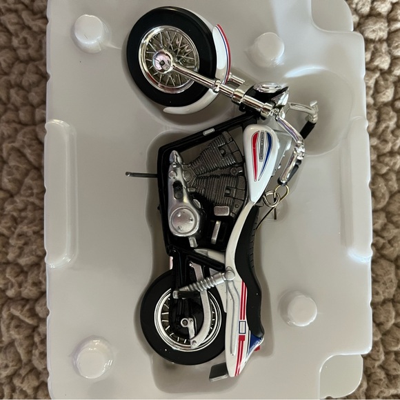 Harley Davidson Hallmark Keepsake ornament - Picture 3 of 6